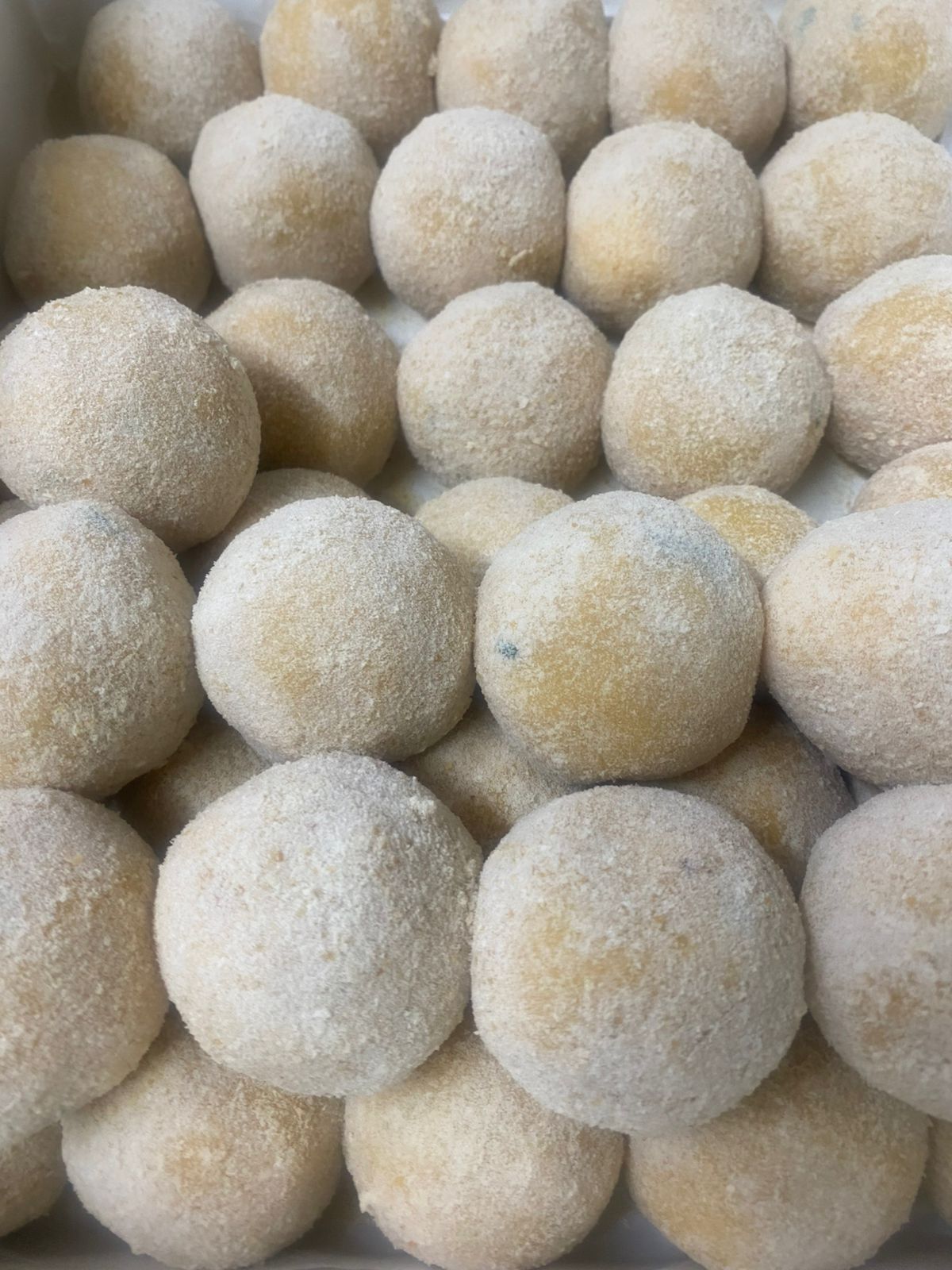 Coxinhas sendo preparadas